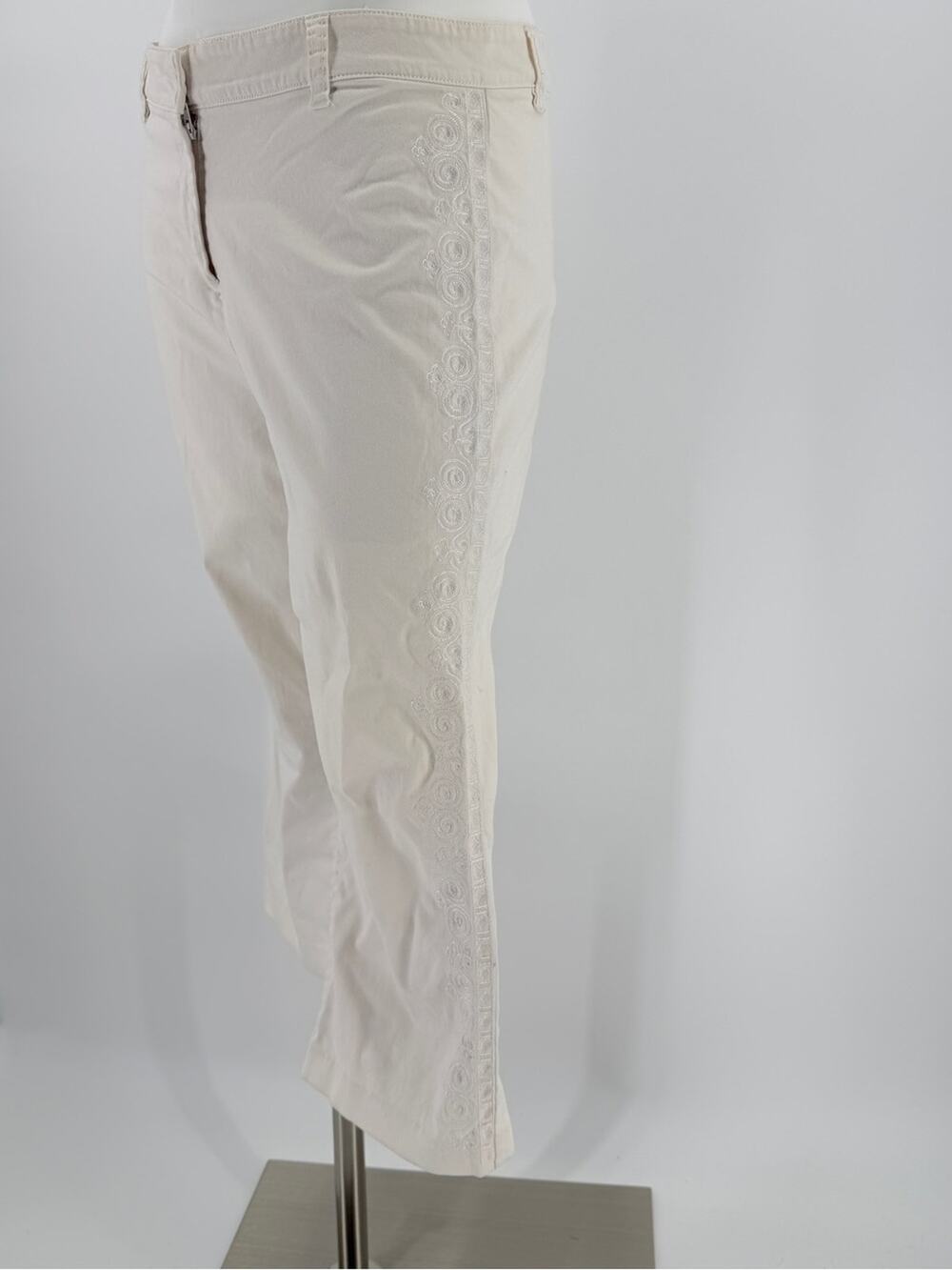 Route 66 white Capri Embroidered Side-Panel bottoms W28 W28 small coastal preppy